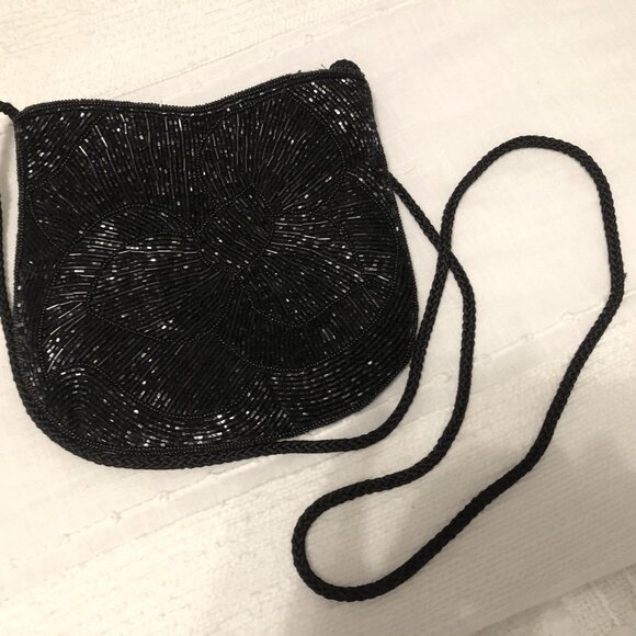 Elegant women’s finely beaded evening bag in black, Floral Design Beading. - Picture 1 of 5